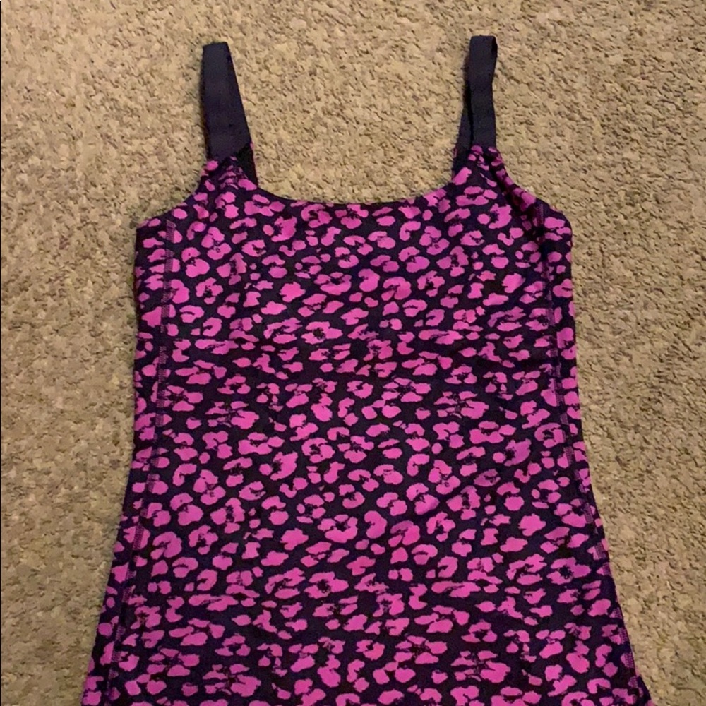 Lululemon top with built-in bra SZ 6